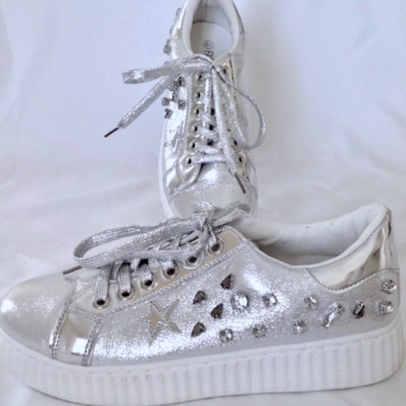 HP! π²SALEπ² European Silver Lace up Sneakers EU39/US8.5 - Picture 1 of 6